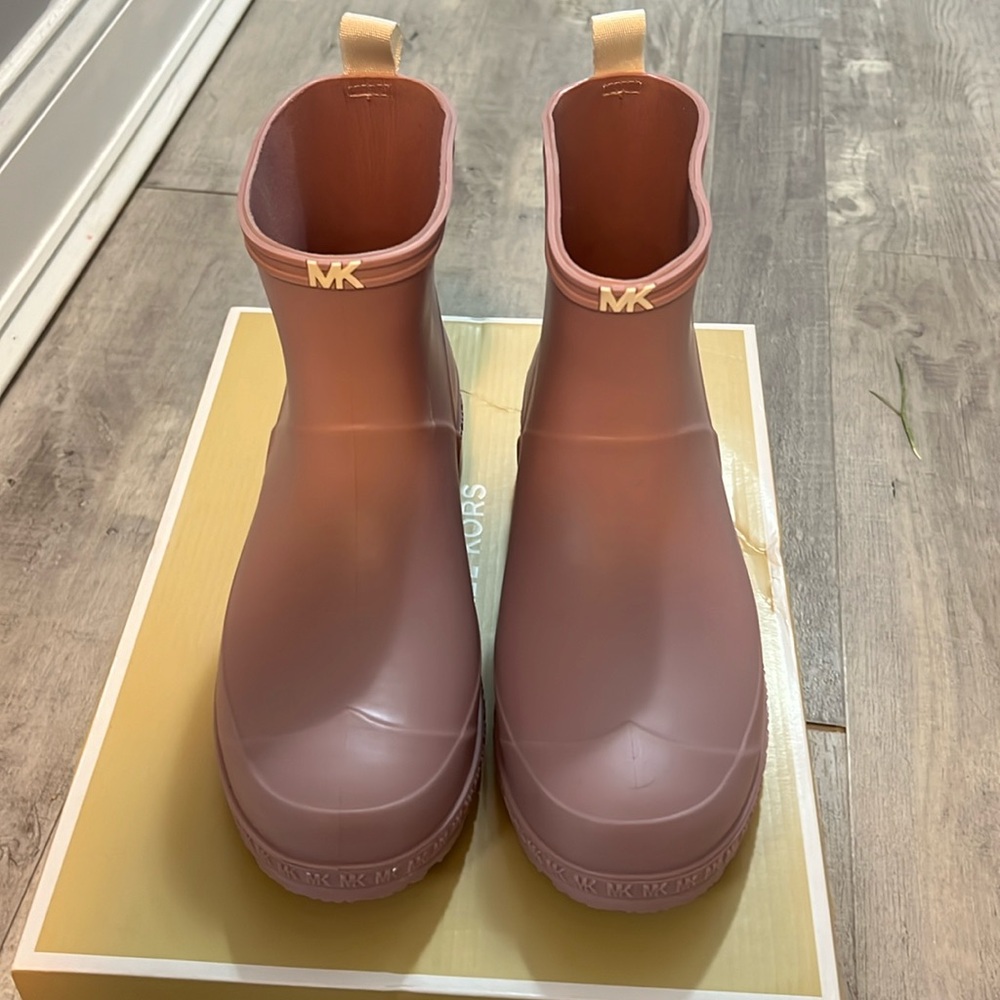 Brand new never worn women’s Michael Kors rain boots